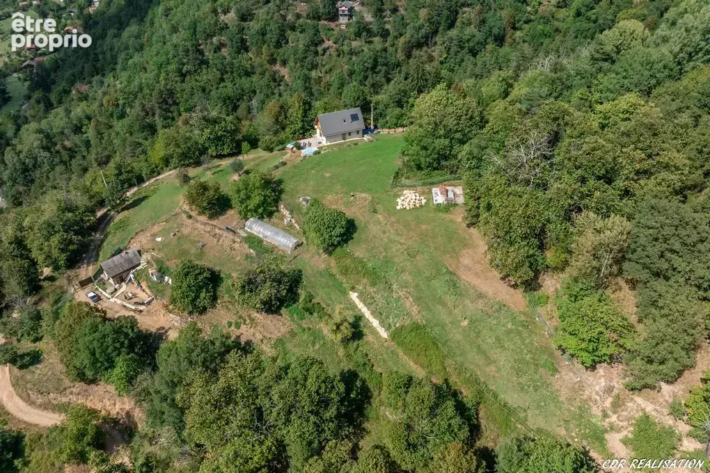 Propriété d'exception! Très beau chalet 4 pièces sur plus d'un hectare de terrain attenant. - photo 22