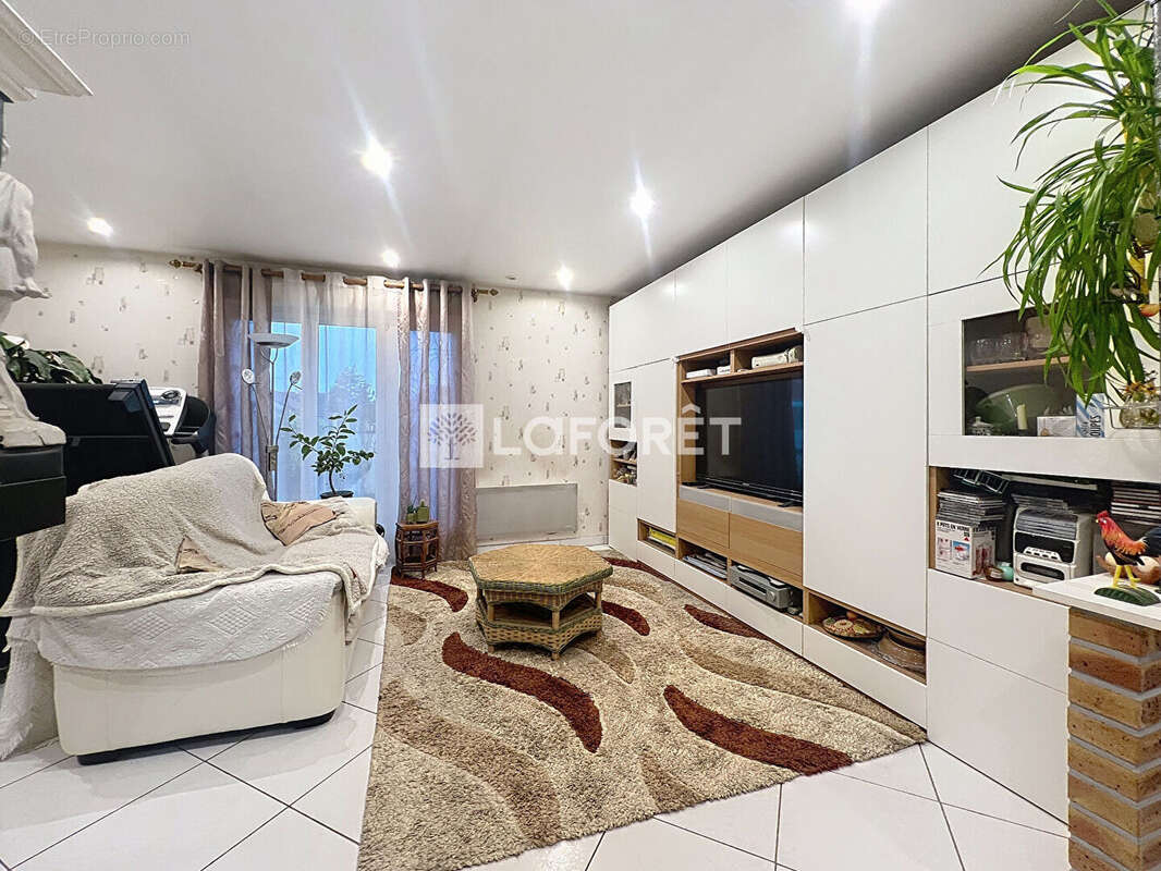 Maison à MONCETZ-LONGEVAS