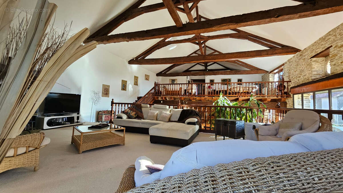 Maison à SAINT-YRIEIX-LA-PERCHE