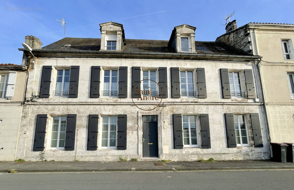 Maison à GOND-PONTOUVRE
