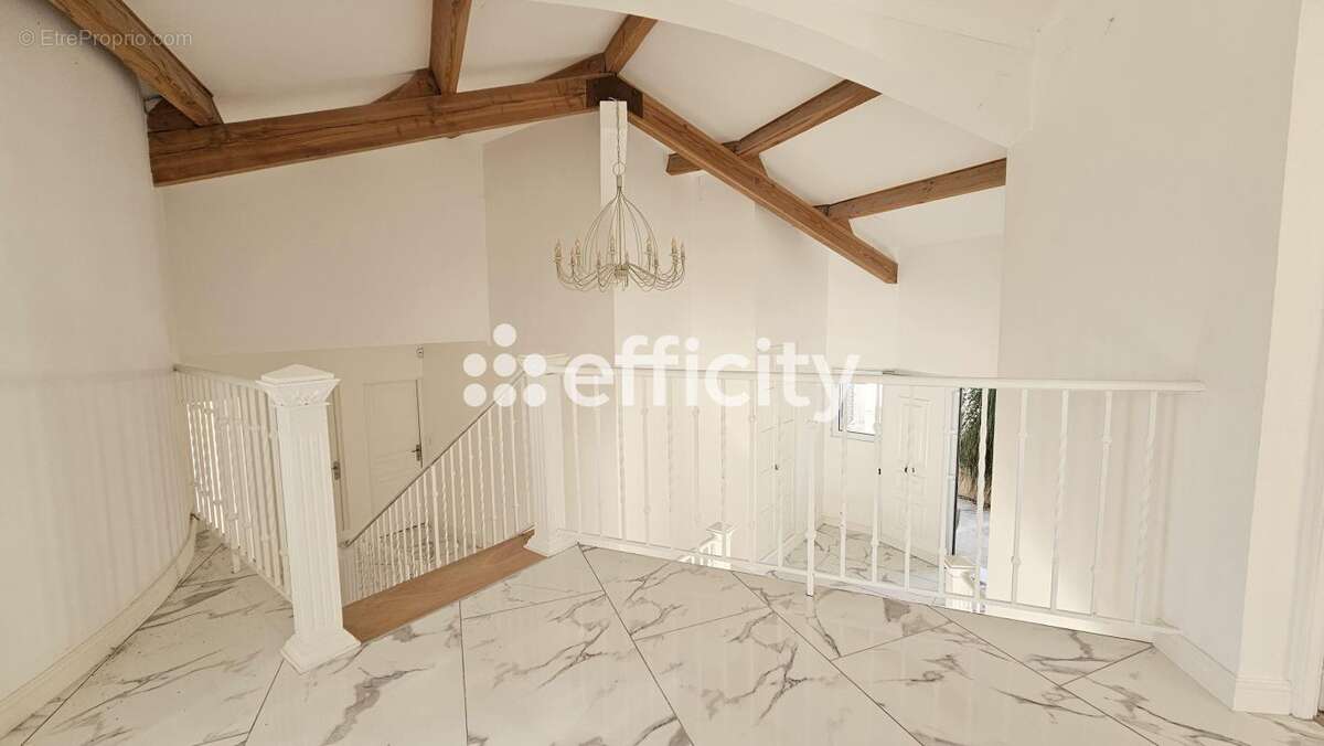 Maison 245 m² à Rochetaillee-Sur-Saone  - photo 16