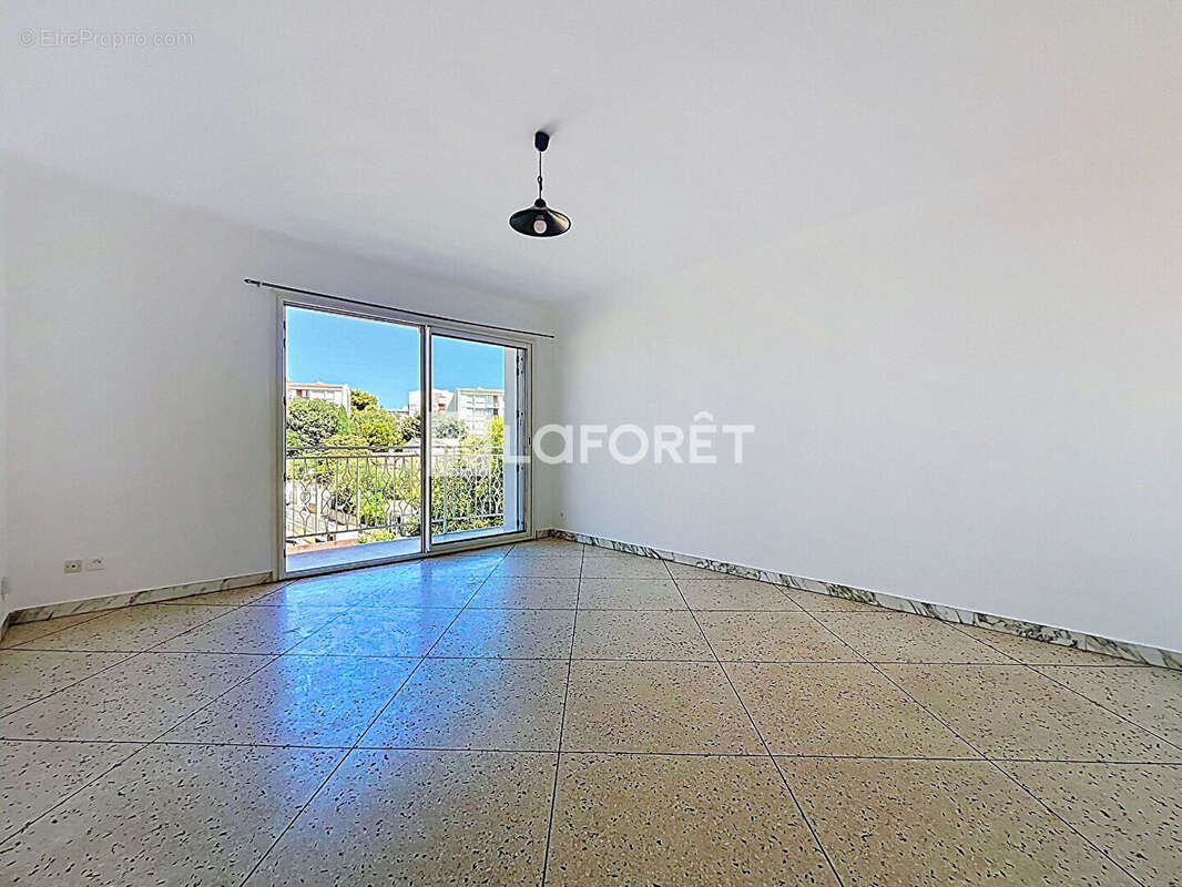 Studio 30 m² avec balcon, parking et cellier - Quartier Estanove - photo 2