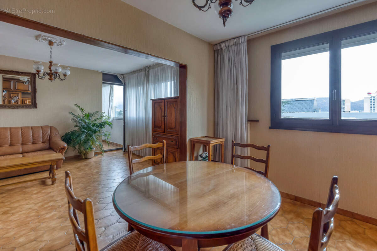 Appartement à ECHIROLLES