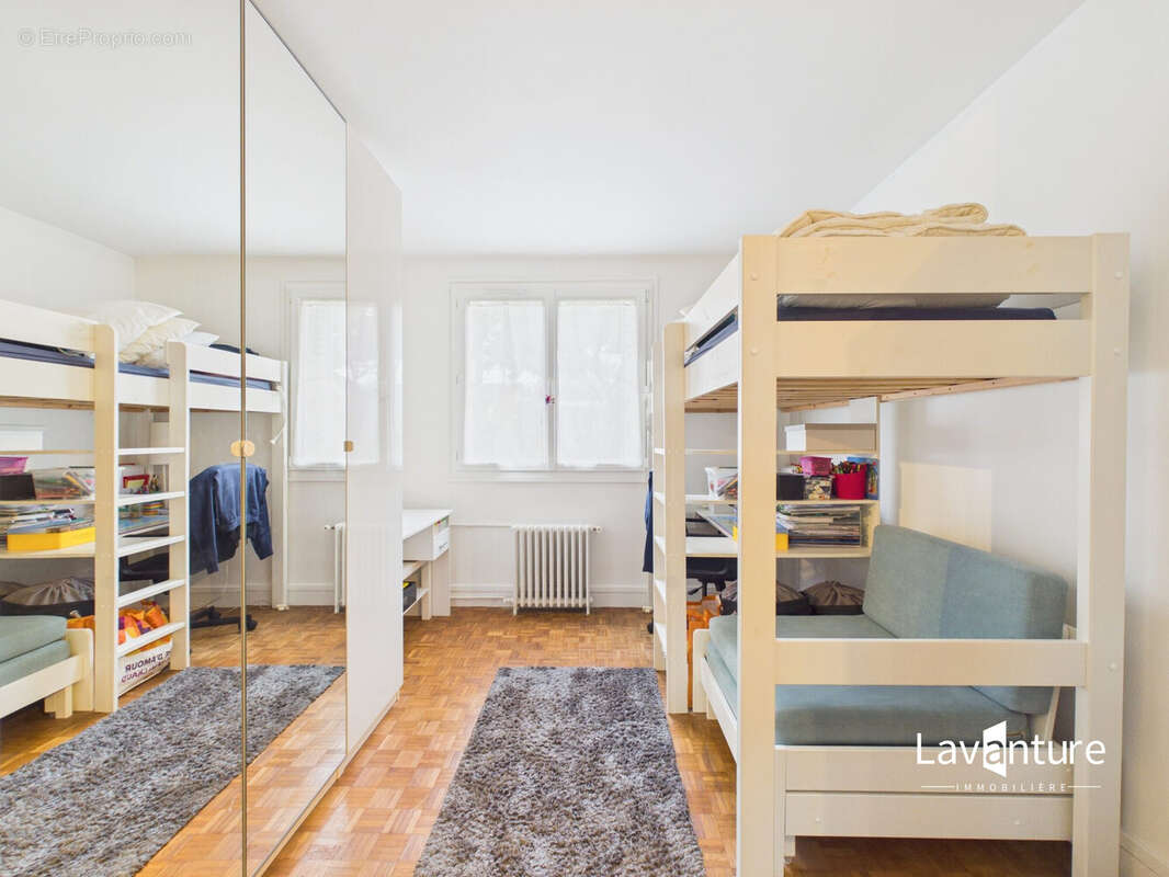 Chambre 2 - Appartement à SCEAUX
