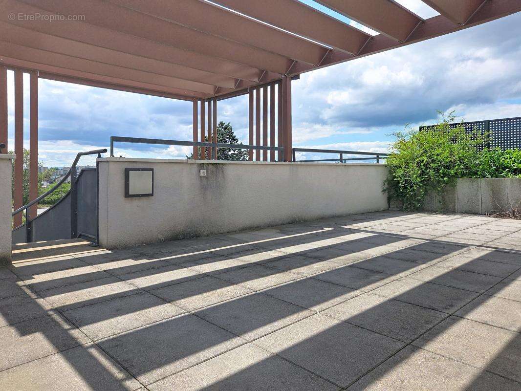 Appartement à MEYZIEU