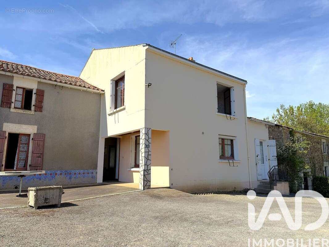 Maison 220 m² à L'hermenault  - photo 3