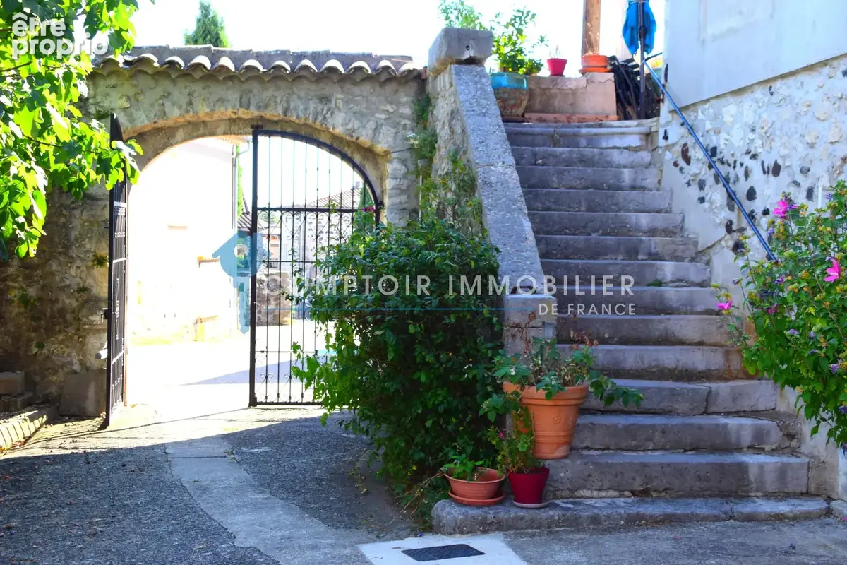 Dépt. 07 - A VENDRE à LAVILLEDIEU - Grand Mas de 530 m2 avec 7 appartements loués - Parcelle de 1600 m2. Inves - photo 8
