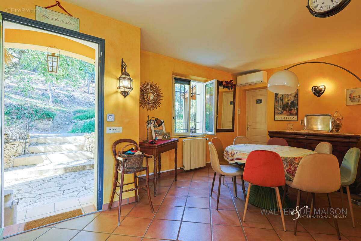 Maison à LE REVEST-LES-EAUX