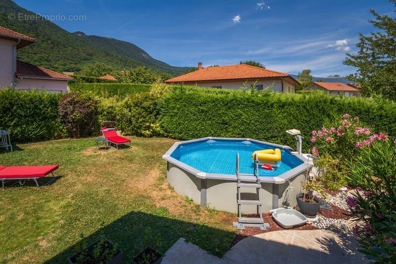 Appartement à PERON