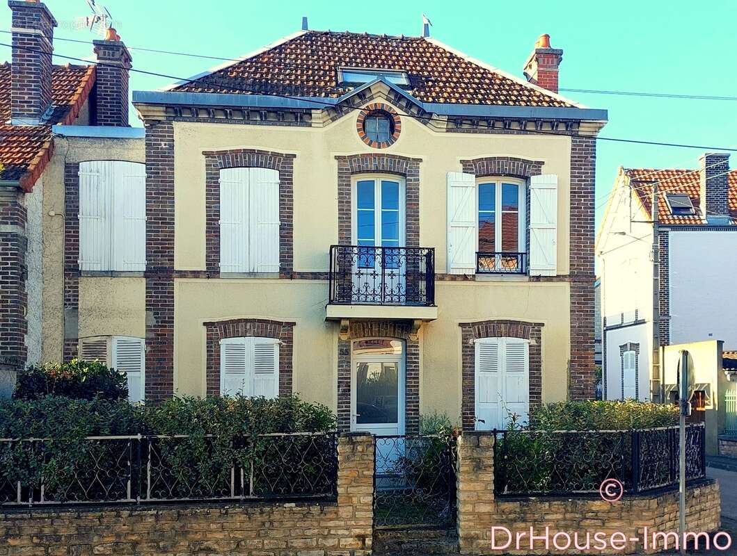 Maison à SAINTE-SAVINE