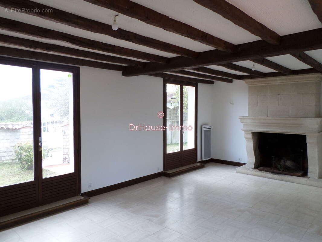 Maison à SAINT-YRIEIX-SUR-CHARENTE