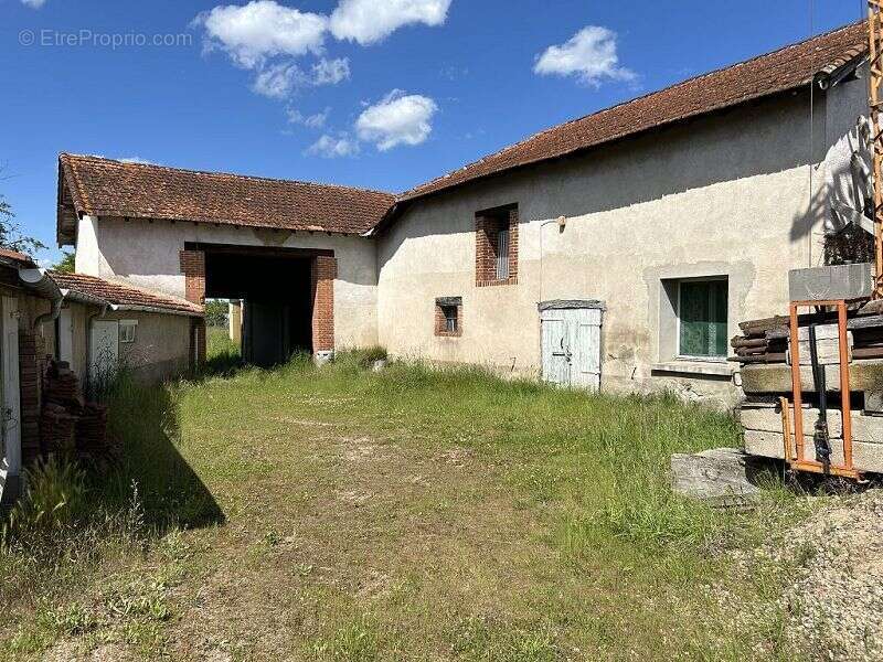 Maison à MONTROND-LES-BAINS