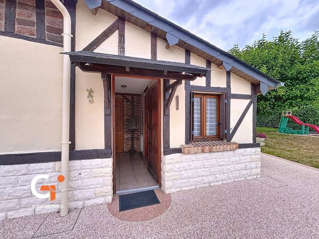 Maison à SAINT-OUEN-DE-THOUBERVILLE