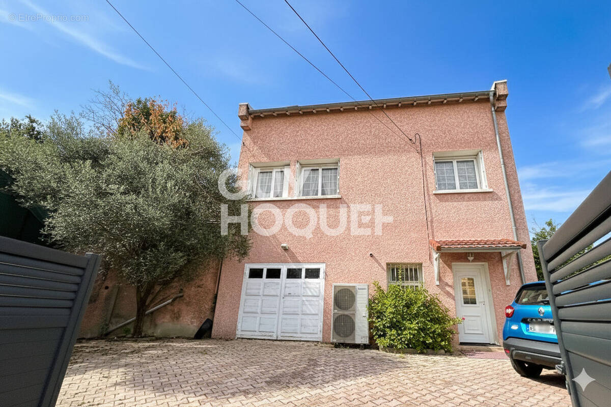 Maison à PIERRE-BENITE