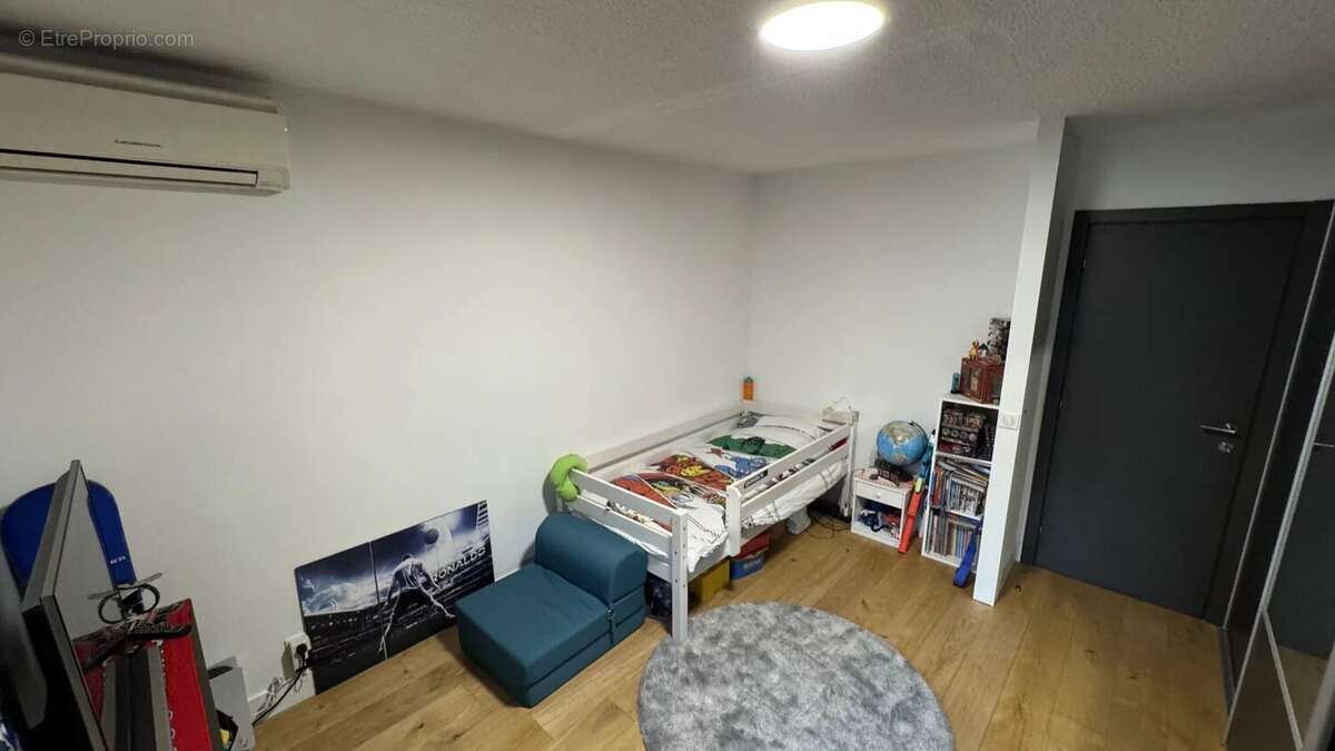 Appartement à SAINT-LAURENT-DU-VAR