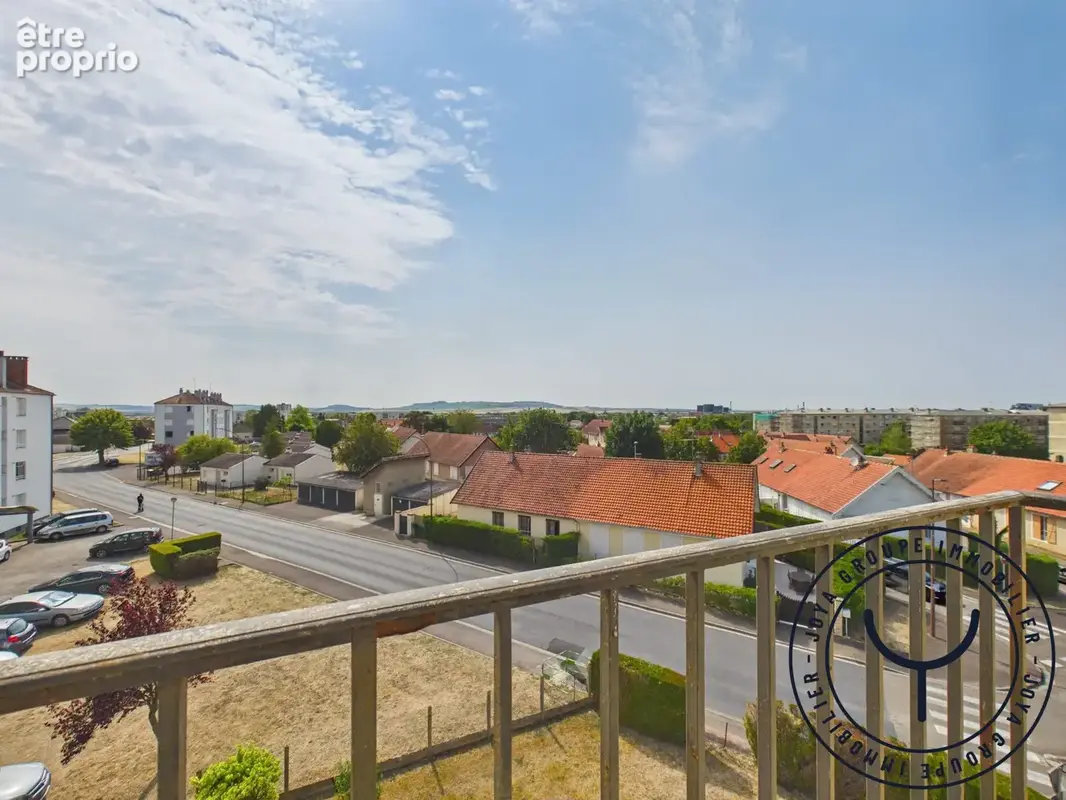 Appartement 3 pièces 59 m² à vendre à La Chapelle-Saint-Luc (10600) - photo 2