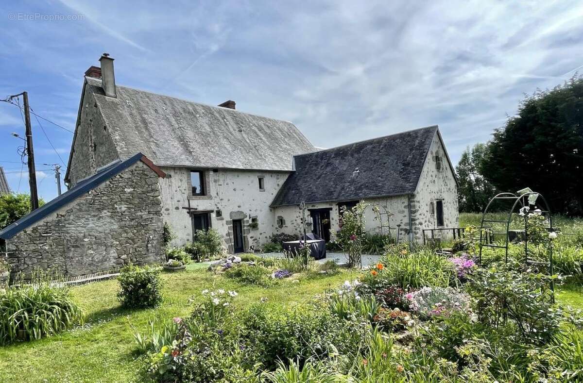 Maison à SAINT-AGNANT-DE-VERSILLAT