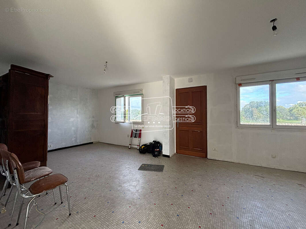 Maison à LA CHAPELLE-BASSE-MER