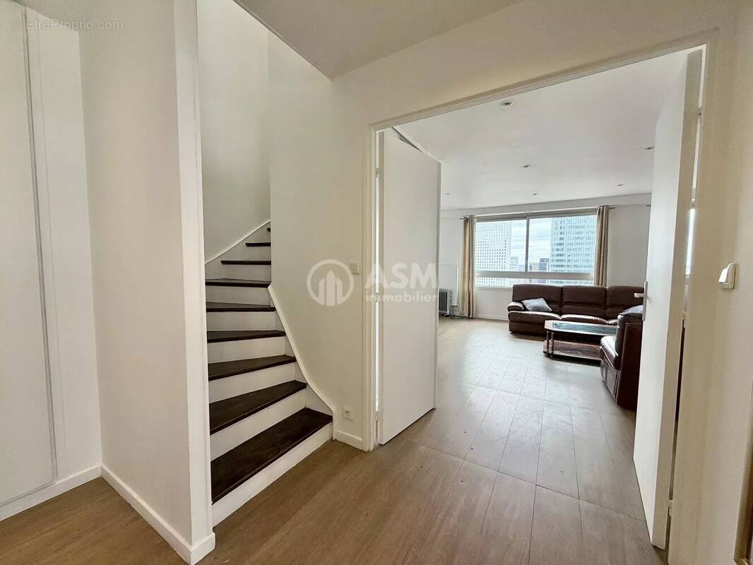 Appartement à COURBEVOIE