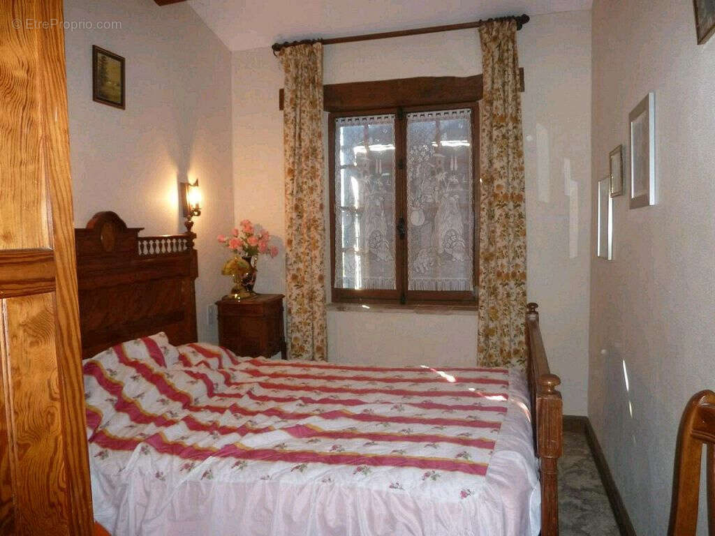 Maison à MONTAIGU-DE-QUERCY