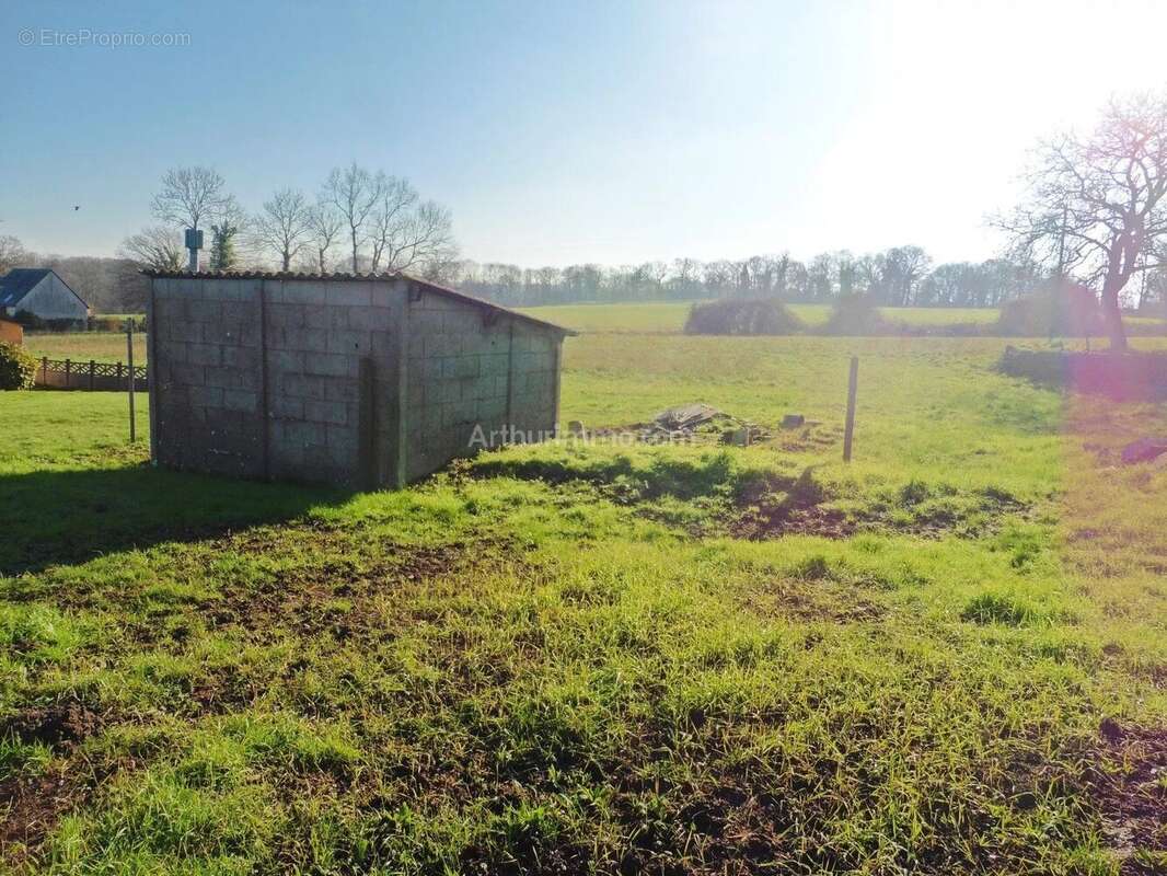 Terrain à LANVALLAY