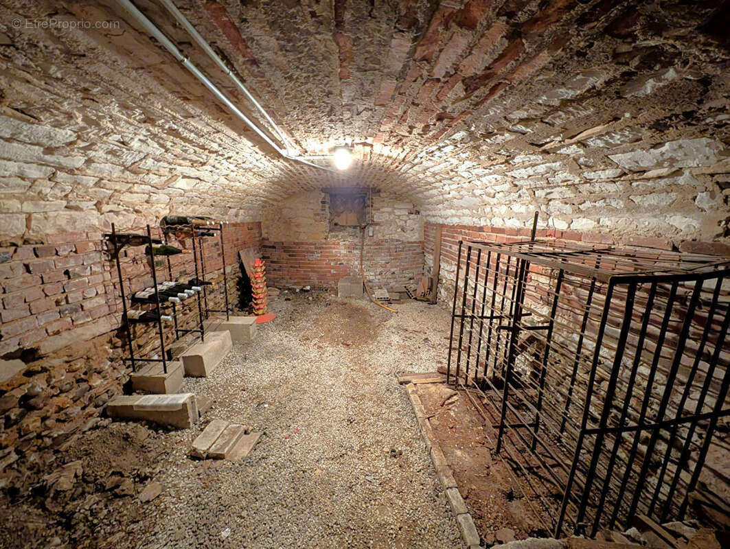 Maison à AILLANT-SUR-THOLON