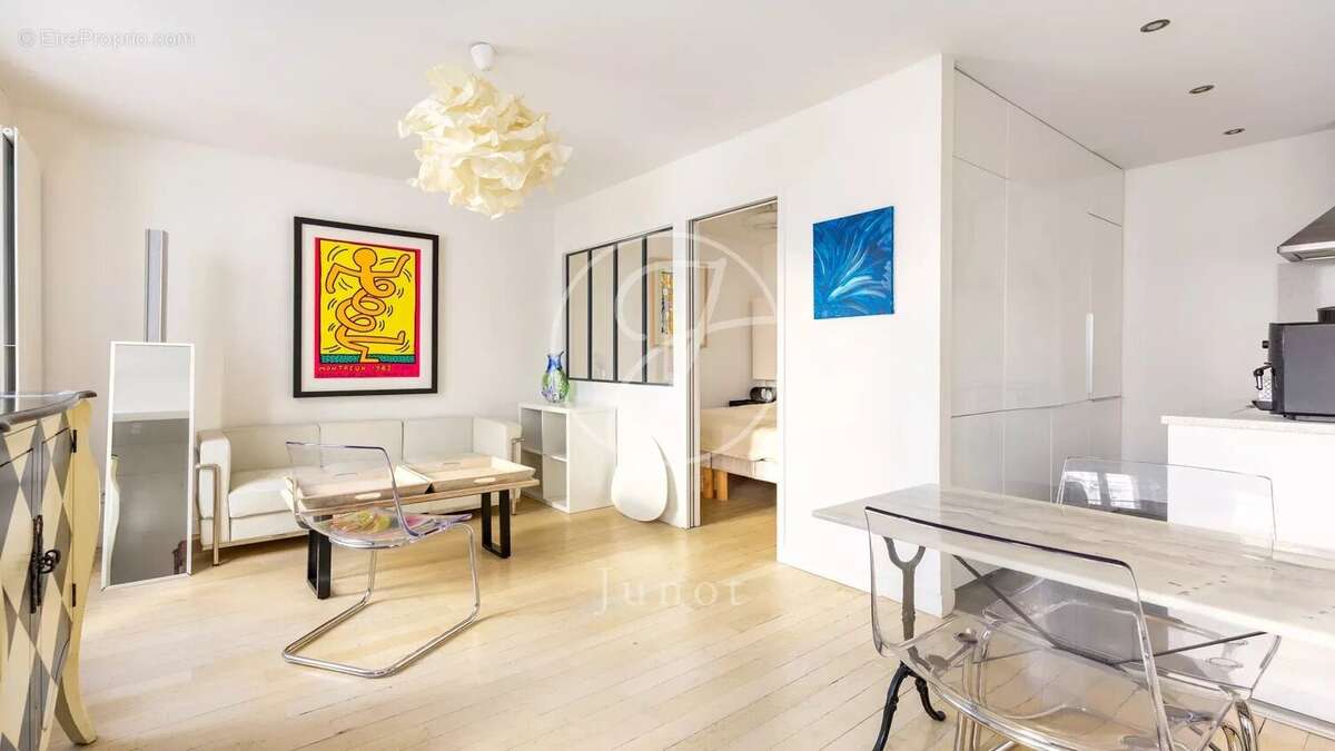 Appartement à PARIS-1E