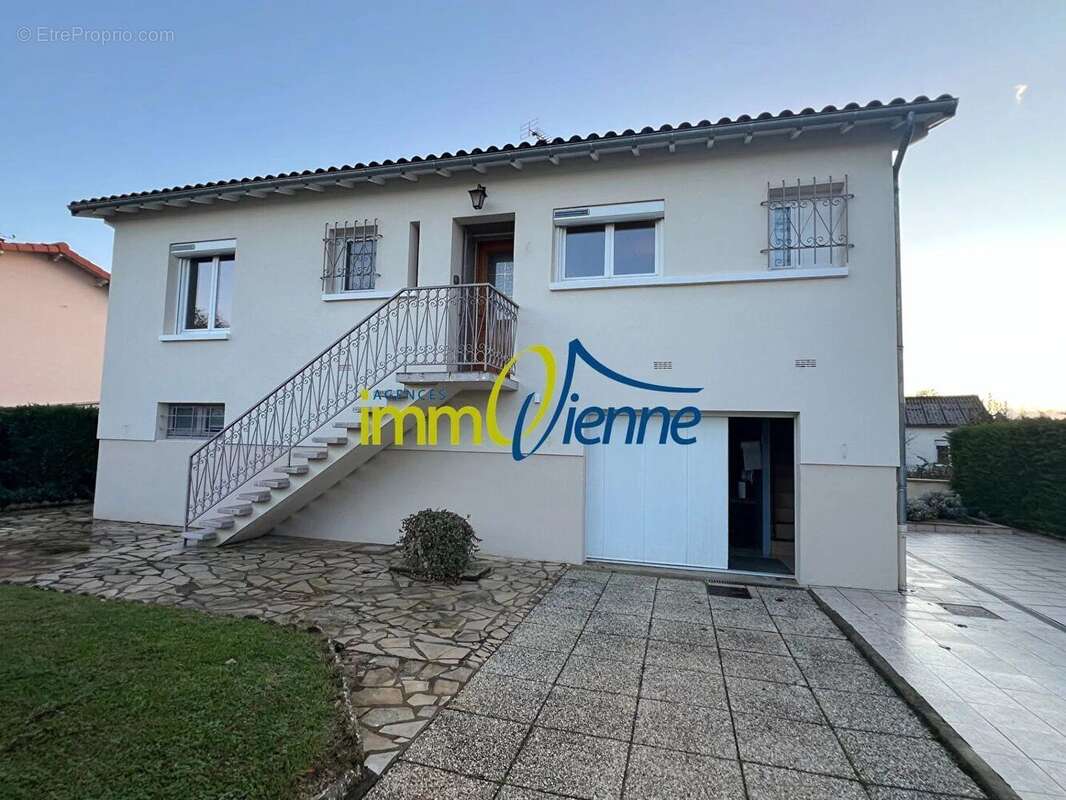 Maison à NIEUIL-L'ESPOIR