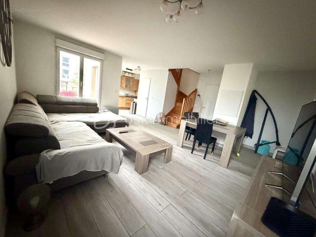 Appartement à SAVIGNY-LE-TEMPLE