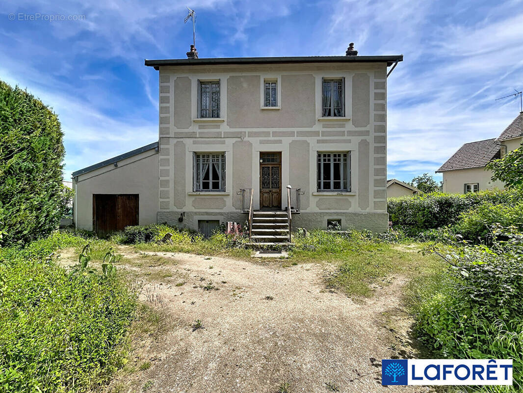 Maison à IS-SUR-TILLE