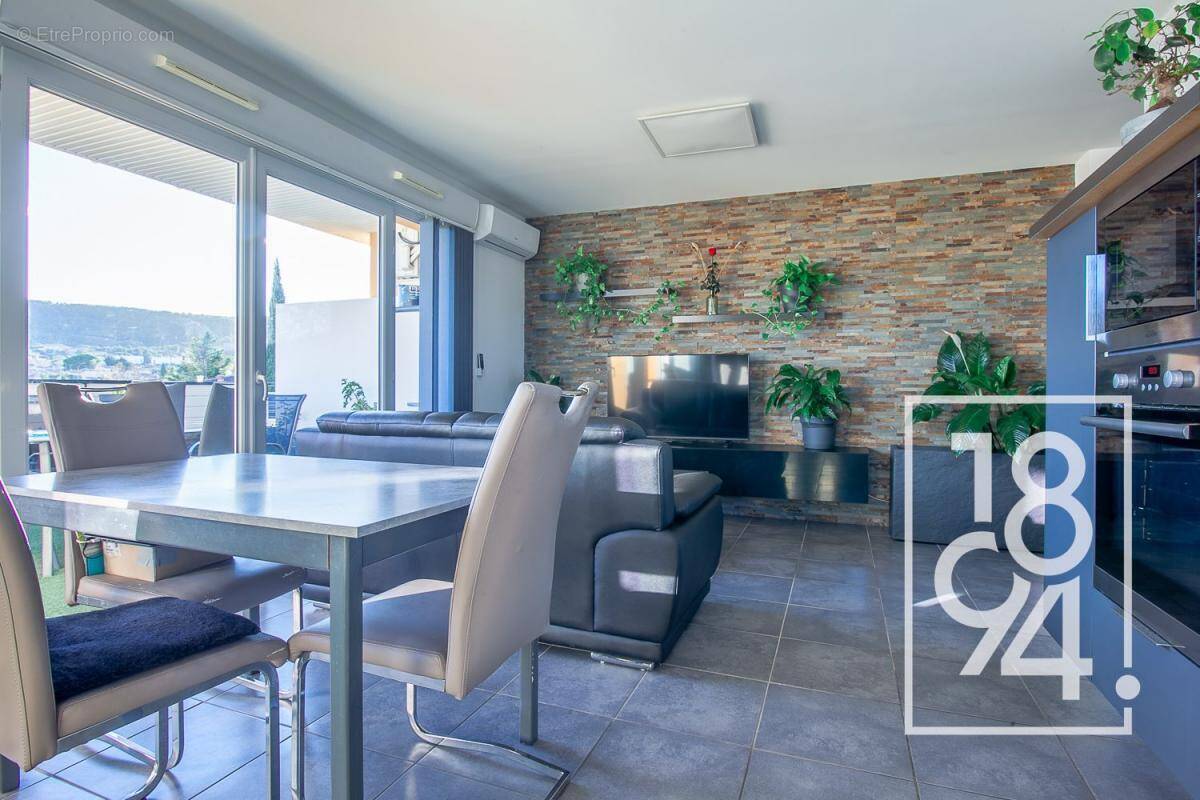 Appartement à CHATEAUNEUF-LES-MARTIGUES