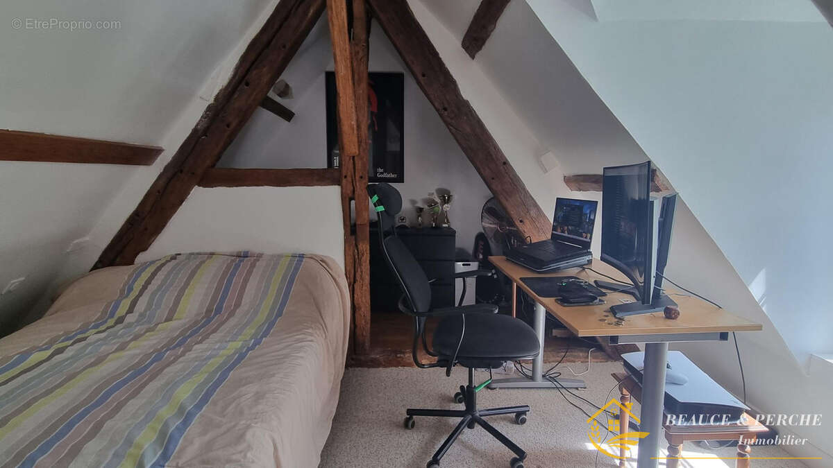 Maison à COMBRES