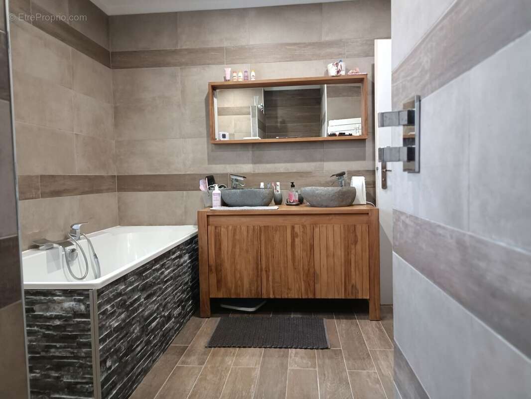 Maison à LE THOLONET