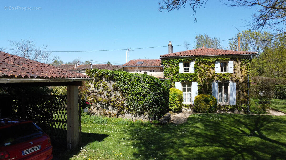 Maison à SAINT-HILAIRE-DE-VILLEFRANCHE