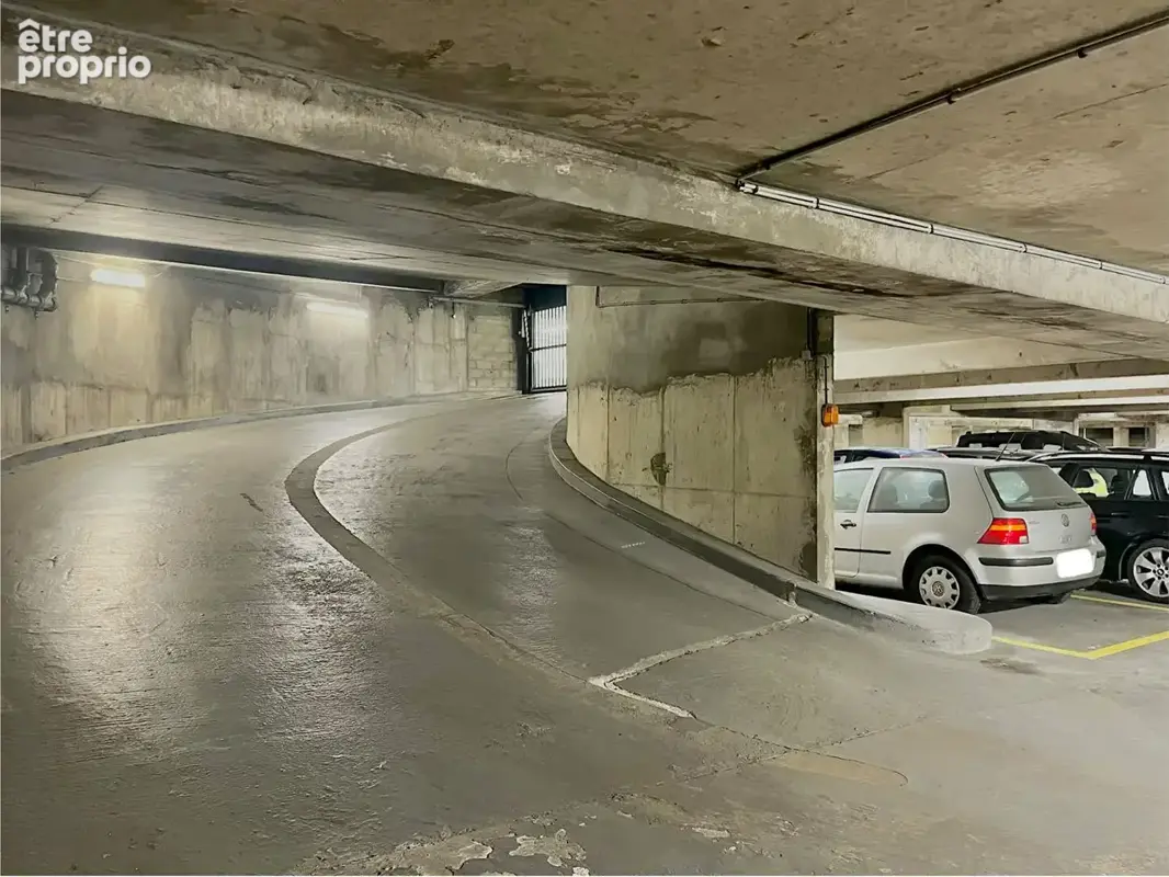 Vanves Carrefour de l'Insurrection - Place de parking en sous-sol sécurisé - photo 3