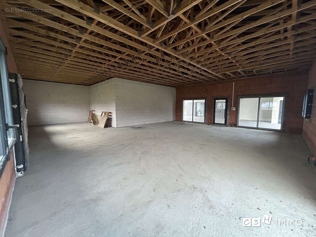 Commerce à LAVERNOSE-LACASSE