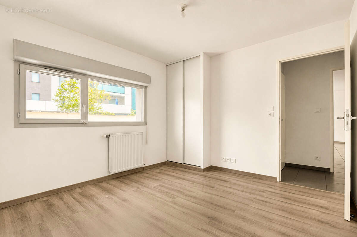 En exclusivité !  Appartement T3 de 65 m2 en rez-de-jardin, situé dans le quartier de Lalande. - photo 8