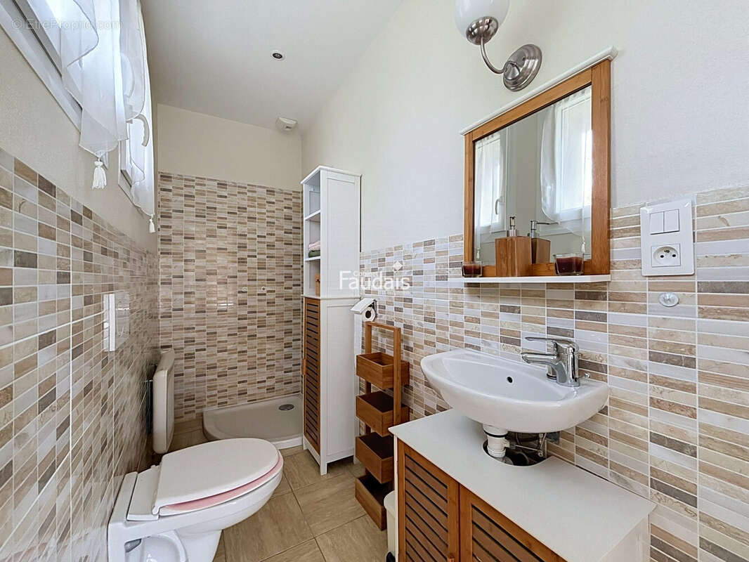 Maison 150 m² à Saint-Lo  - photo 7