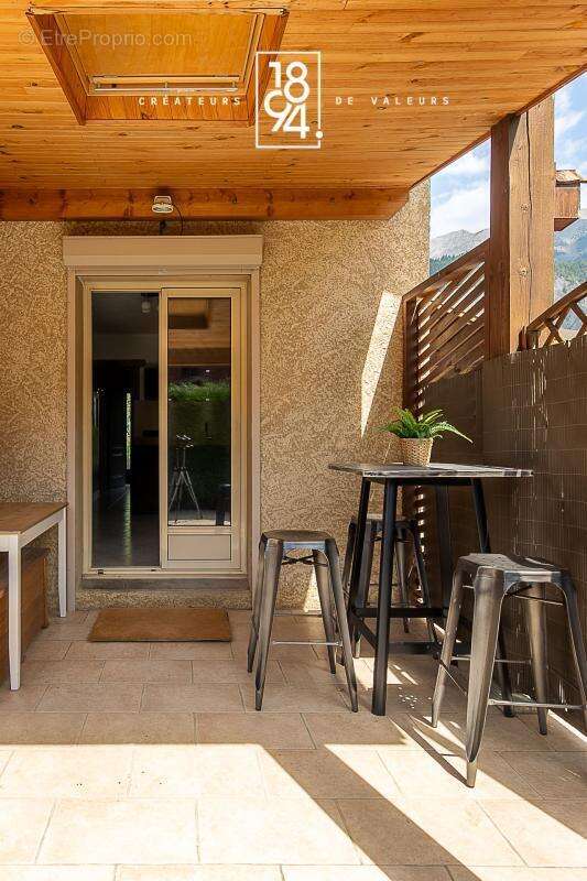 2 Maison T7 à vendre Enchastrayes 04 (04400)  128 m²  Terrasse, Garage, Carport, Jardin  - photo 8