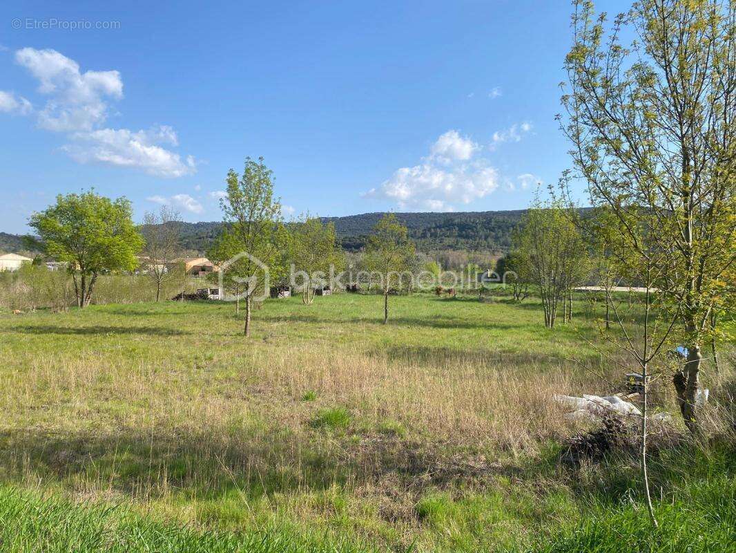 Coup de coeur pour cette magnifique parcelle constructible et viabillisée de 2318m² - Vue imprenable sur l'arrière pays - photo 4