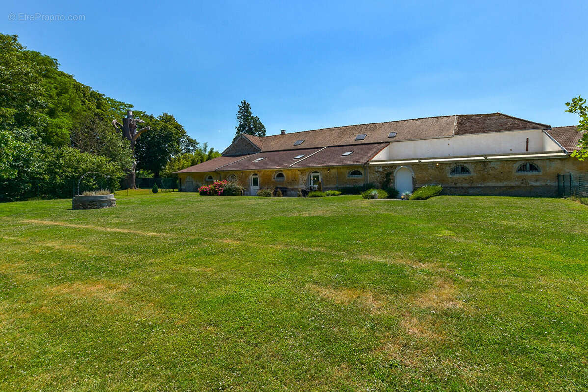 A VENDRE ! Domaine de réception avec activité  Murs et fonds de commerce  Saint-Pierre-du-Perray (91) - photo 16