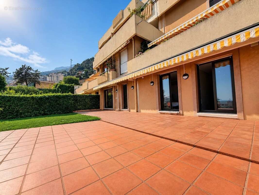 ROQUEBRUNE-CAP-MARTIN QUARTIER VIGIE - À vendre, appartement avec vue mer panoramique à la frontière de Monaco - photo 15