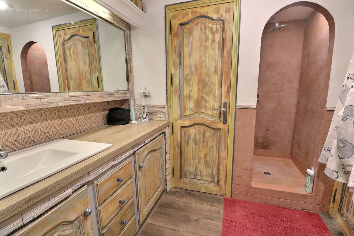 Maison à LES ISSAMBRES