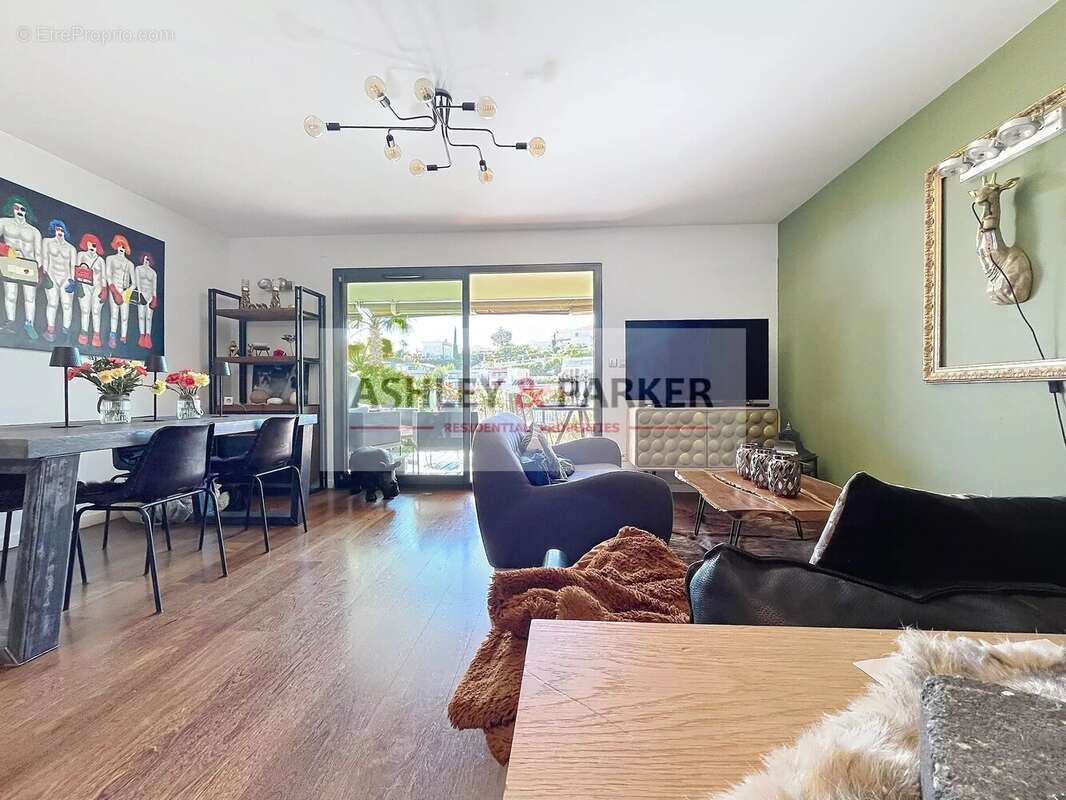 Appartement à SAINT-LAURENT-DU-VAR