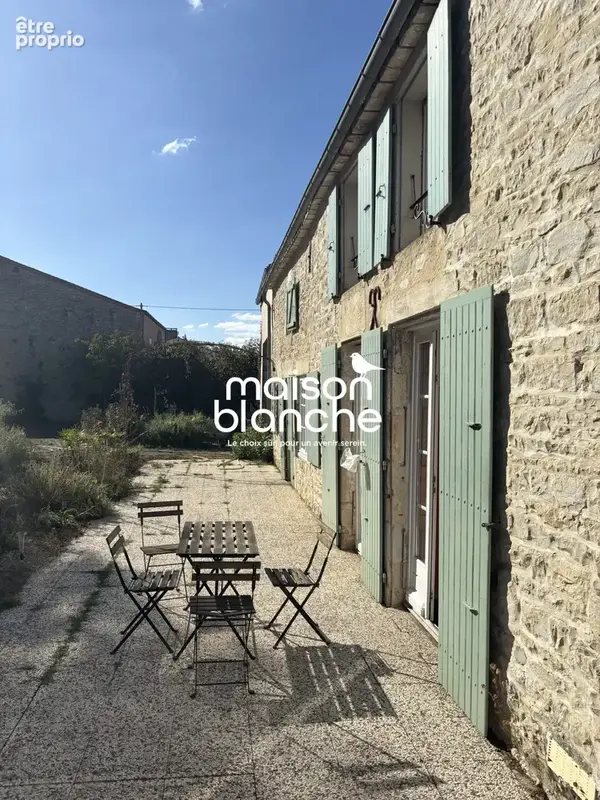 Maison 8 pièces 185 m² à vendre à Saint-Saturnin-Du-Bois (17700) - photo 2