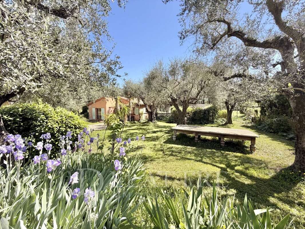 Maison à CHATEAUNEUF-GRASSE