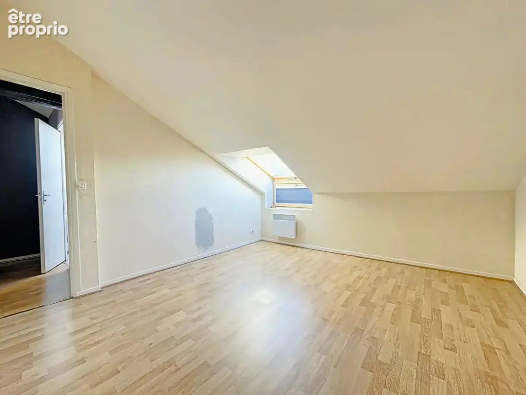 À vendre : Appartement 4 pièces au dernier étage à Reims - Idéalement situé ! - photo 4