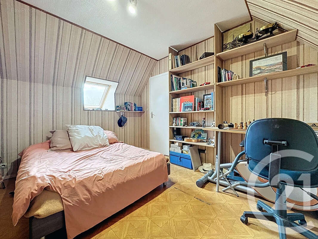 Maison à LES ECRENNES