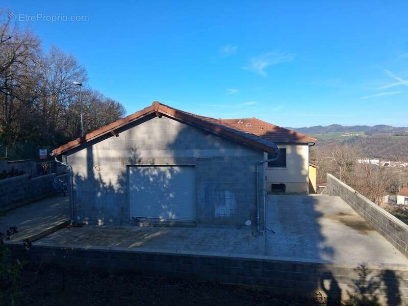 Maison à LE CHAMBON-FEUGEROLLES