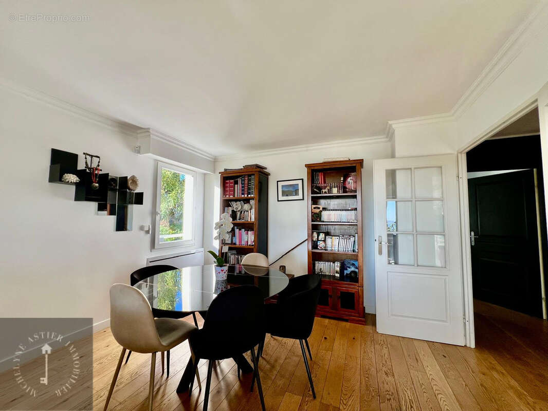 Appartement à SAINT-LAURENT-DU-VAR